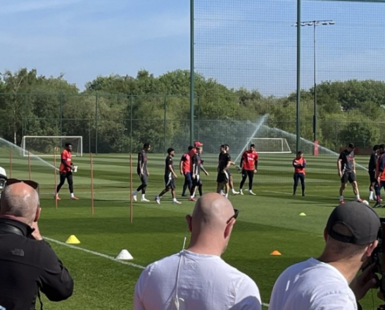 记者：阿玛德、德里赫特回归曼联合练，科利尔单独训练