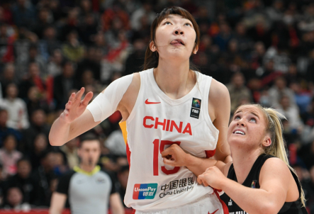中国女篮迎战澳大利亚女篮 韩旭领衔全力备战巴黎奥运会