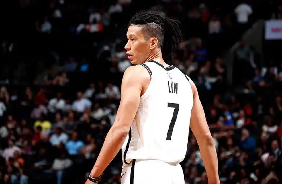 林书豪宣布退役 告别15年篮球职业生涯