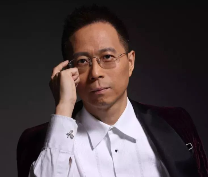 詹俊：切尔西是2025足坛大赢家，英超争冠是双雄争霸