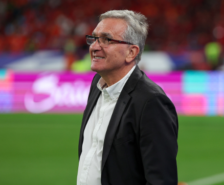 李毅：国足当务之急是怎么去选新帅，我倾向于欧洲年轻教练