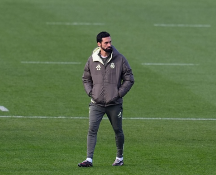 记者:皇马更衣室一片死寂没有球员发言,只有阿韦洛亚鼓励球员