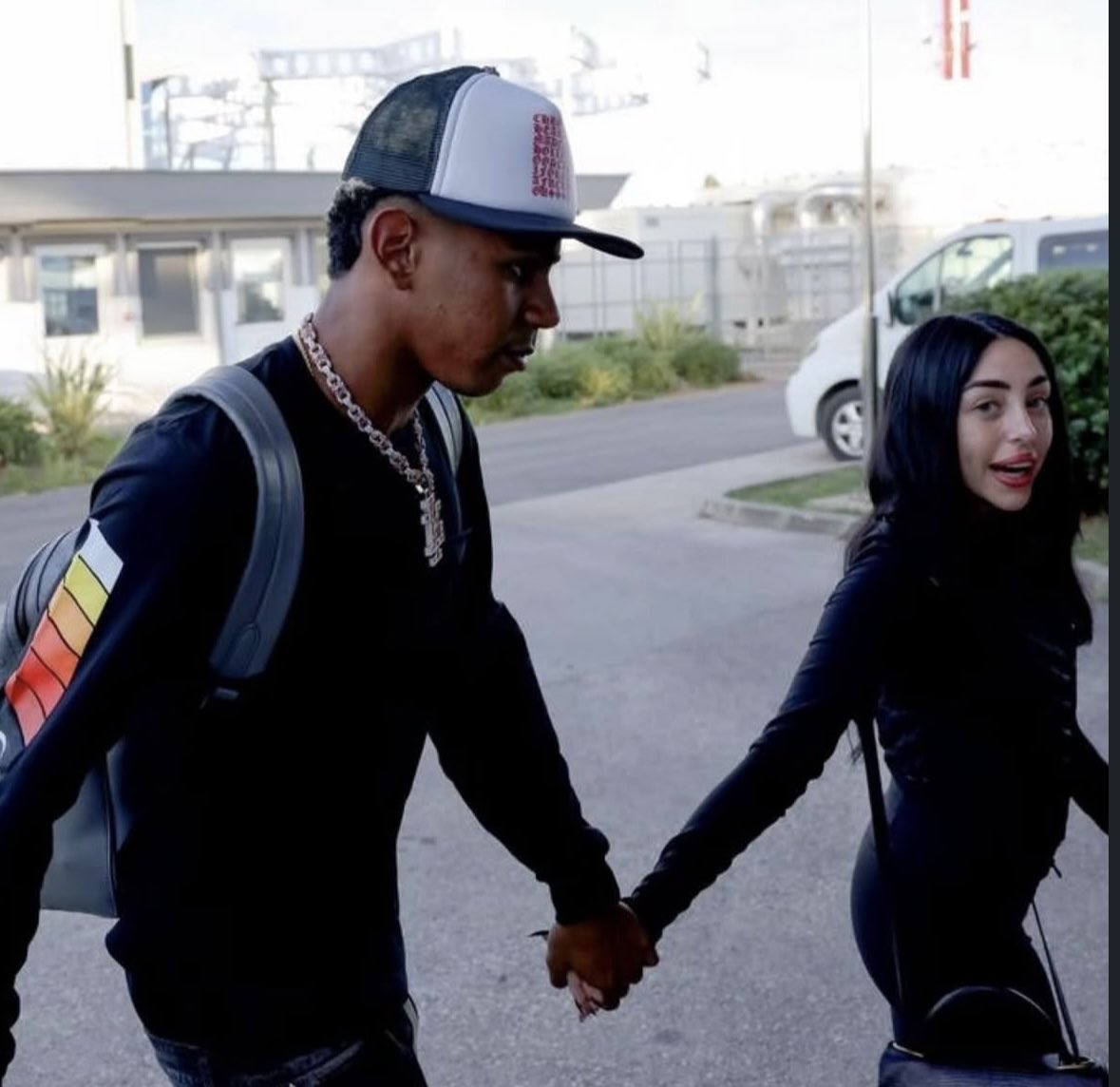 18岁亚马尔的新女友、25岁的阿根廷歌手妮基-妮可