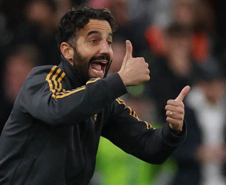 天空体育：曼联高层满意阿莫林带队表现，会等明夏计划补强6号位