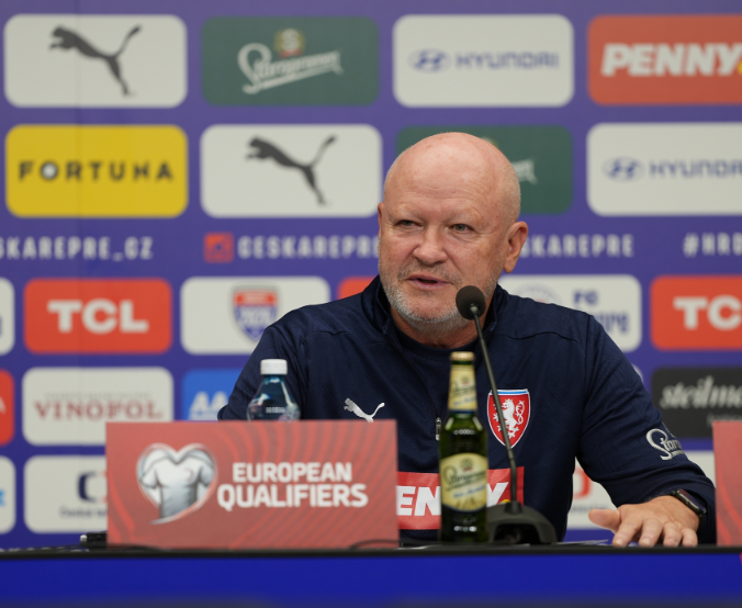 世预赛巅峰战：捷克主场硬撼克罗地亚，小组头名花落谁家？