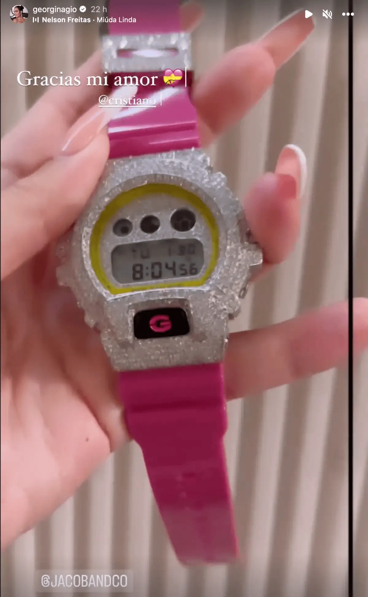 6位数的电子表？乔治娜30岁生日，C罗赠送她71万的粉色手表