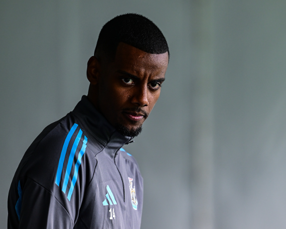 邮报：伊萨克仍有意利物浦，红军待纽卡找到替代者才会进行新报价