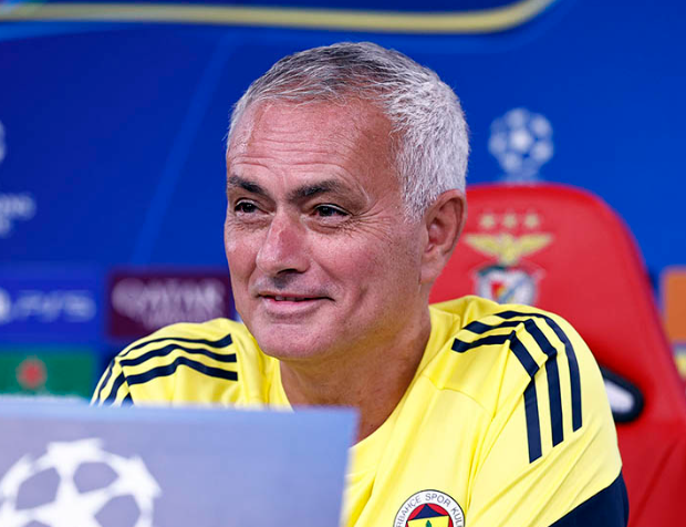 欧冠生死战：本菲卡主场迎战费内巴切，谁将晋级正赛？