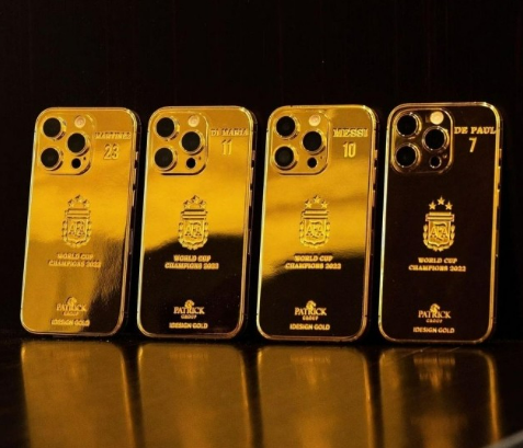 梅西花17.5万购置了35部金色iPhone送给阿根廷队成员