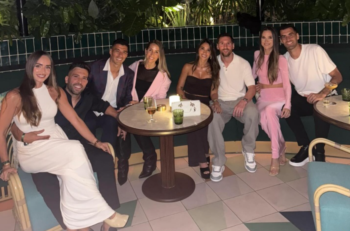 40岁C罗晒完美肌肉，卡里乌斯妻子大秀身材