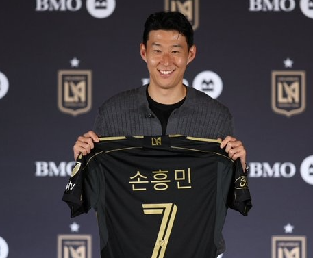 孙兴慜就是亚洲梅西,他曾每年为热刺带来超过5000万刀收入