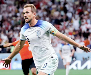 曼联助教：我愿用一只手换凯恩加盟，但他已30+巅峰期不会太长