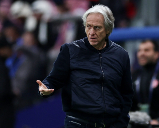 沙特媒：利雅得胜利主帅把自己续约与否与C罗未来挂钩