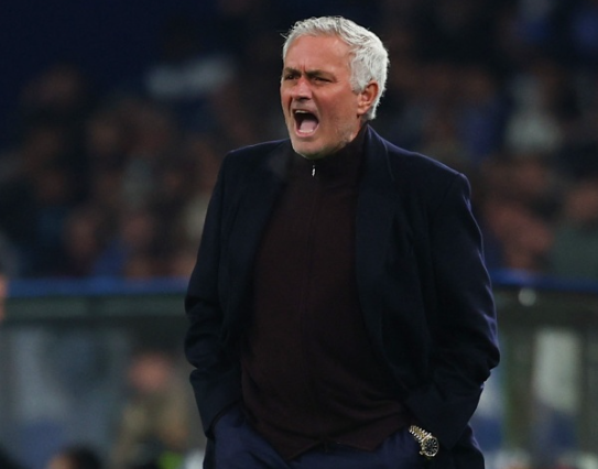 麦考伊斯特：穆帅阅历丰富，他故意拖时间让本菲卡的比赛最后结束