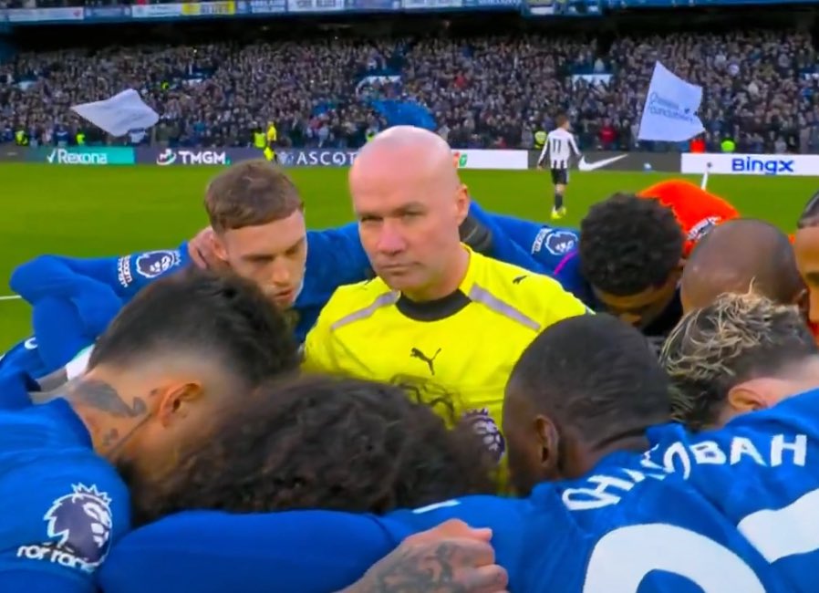 切尔西赛前&ldquo;围攻&rdquo;裁判？非也非也，只是一场比赛前的凑巧罢了！