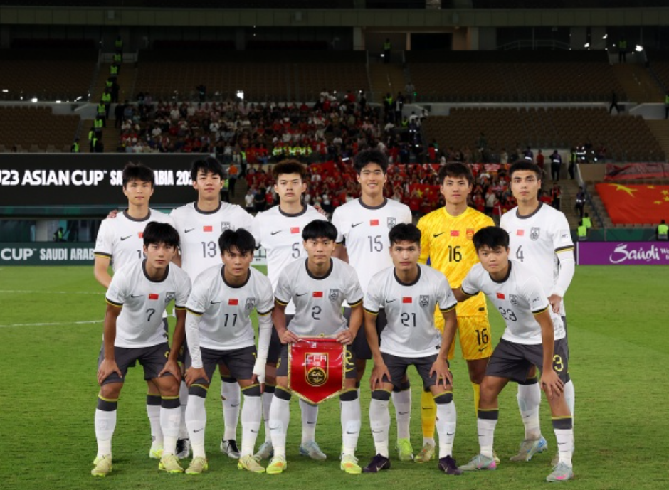 媒体人：中国足球需要向外界传递正面信息，希望捧起奖杯直通春晚