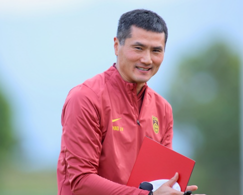 国足和中超都需要跻身世界前10,约60%的中国人都是足球迷