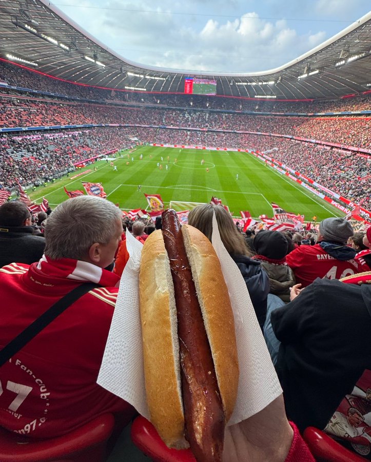 博主分享：拜仁主场安联球场的简易三明治，售价高达40元人民币