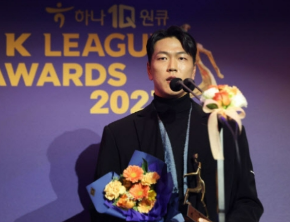 33岁金英权带领蔚山现代夺冠，获K联赛本赛季MVP