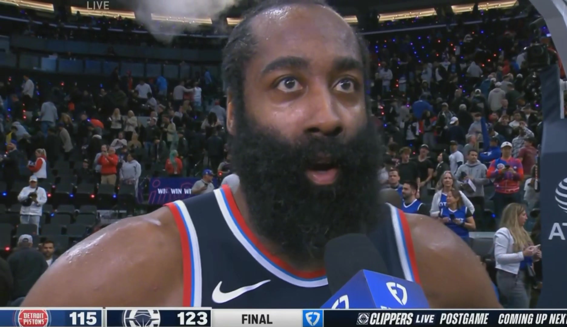 赛后采访哈登谈球队化学反应 称胜利源于团队努力而非个人英雄主义