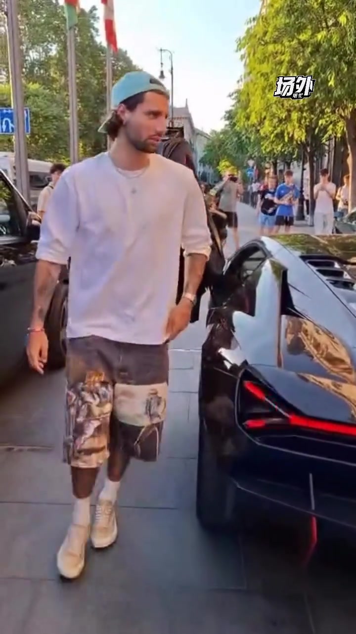 𝑩𝒂𝒚 𝑯𝒖𝒂 𝑺𝒊𝒂𝒏𝒈 | 𝑻𝒉𝒆 𝑯𝒊𝒍𝒍𝒔 𝑰𝒏𝒕𝒍. 𝑺𝒆𝒏𝒊𝒐𝒓  (@bayhuasiang) • Threads, Say more, image size:720x1282