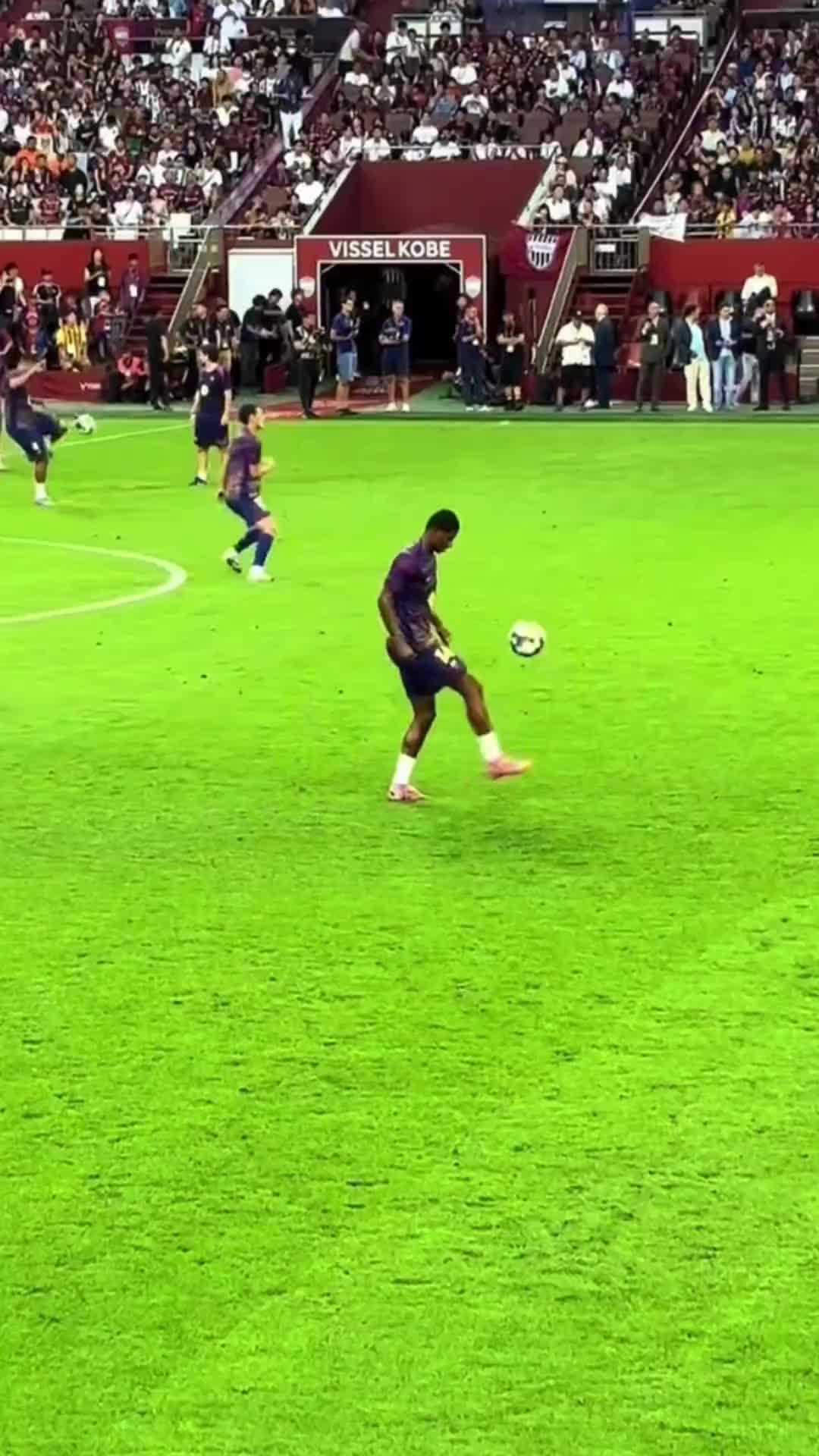 登贝莱落泪！巴萨新援怎么能不会颠球，拉什福德这操作真丝滑-24VS直播